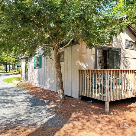 Lake Pleasant Cabin On 3 Acres With Kayaks And Beach! Eksteriør billede