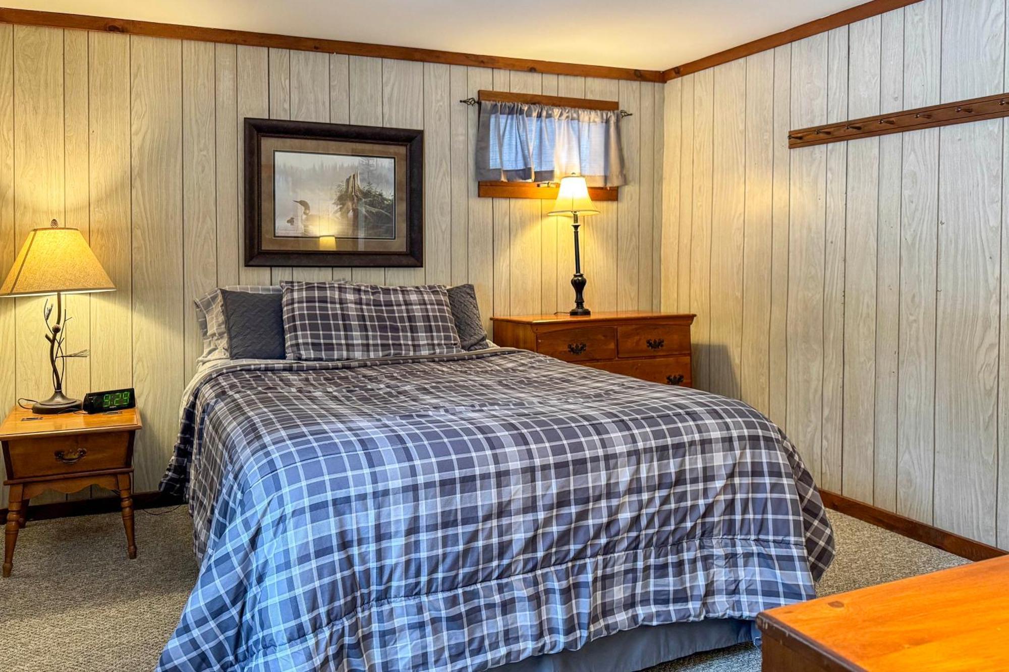 Lake Pleasant Cabin On 3 Acres With Kayaks And Beach! Eksteriør billede