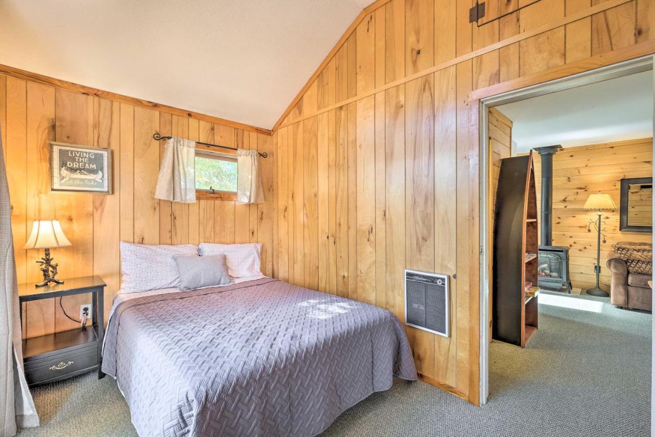 Lake Pleasant Cabin On 3 Acres With Kayaks And Beach! Eksteriør billede